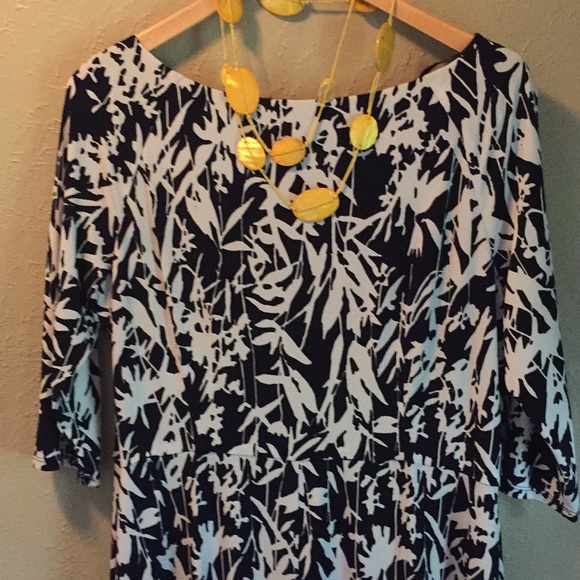 Jessica Howard Women’s Dress and Necklace - Picture 2 of 5